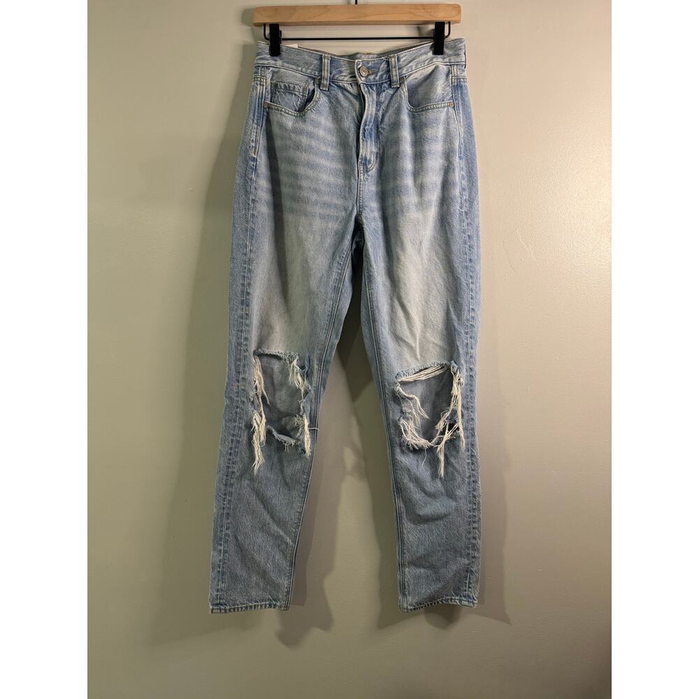 American Eagle distressed light wash mom jeans size 4 long